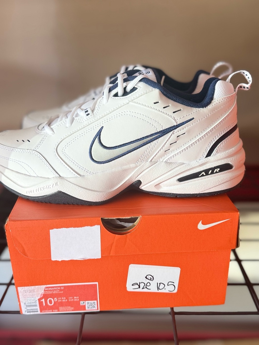New Nike Monarch IV White and Navy Men’s Air Cushion Trainer Size 10.5
